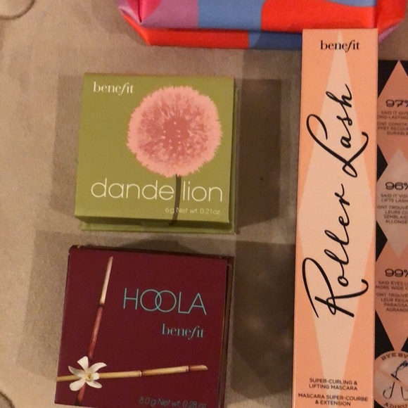 NEW Benefit cosmetics, 5 full size products with makeup bag, - Picture 5 of 14